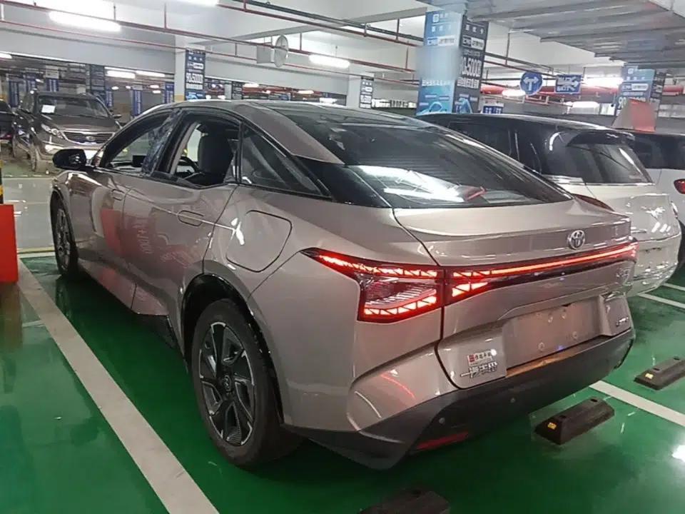 Toyota bZ3 2023 616 km Long-Range Premium — миниатюра 7