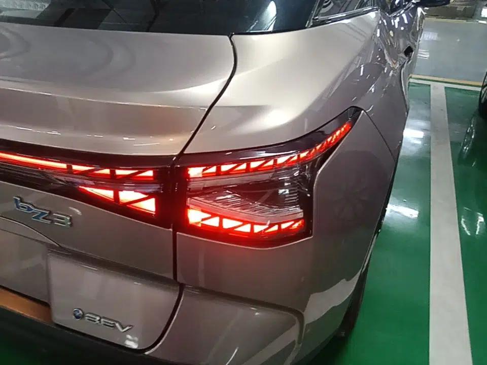 Toyota bZ3 2023 616 km Long-Range Premium — миниатюра 8