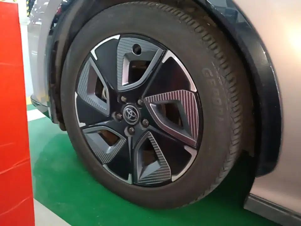 Toyota bZ3 2023 616 km Long-Range Premium — миниатюра 9