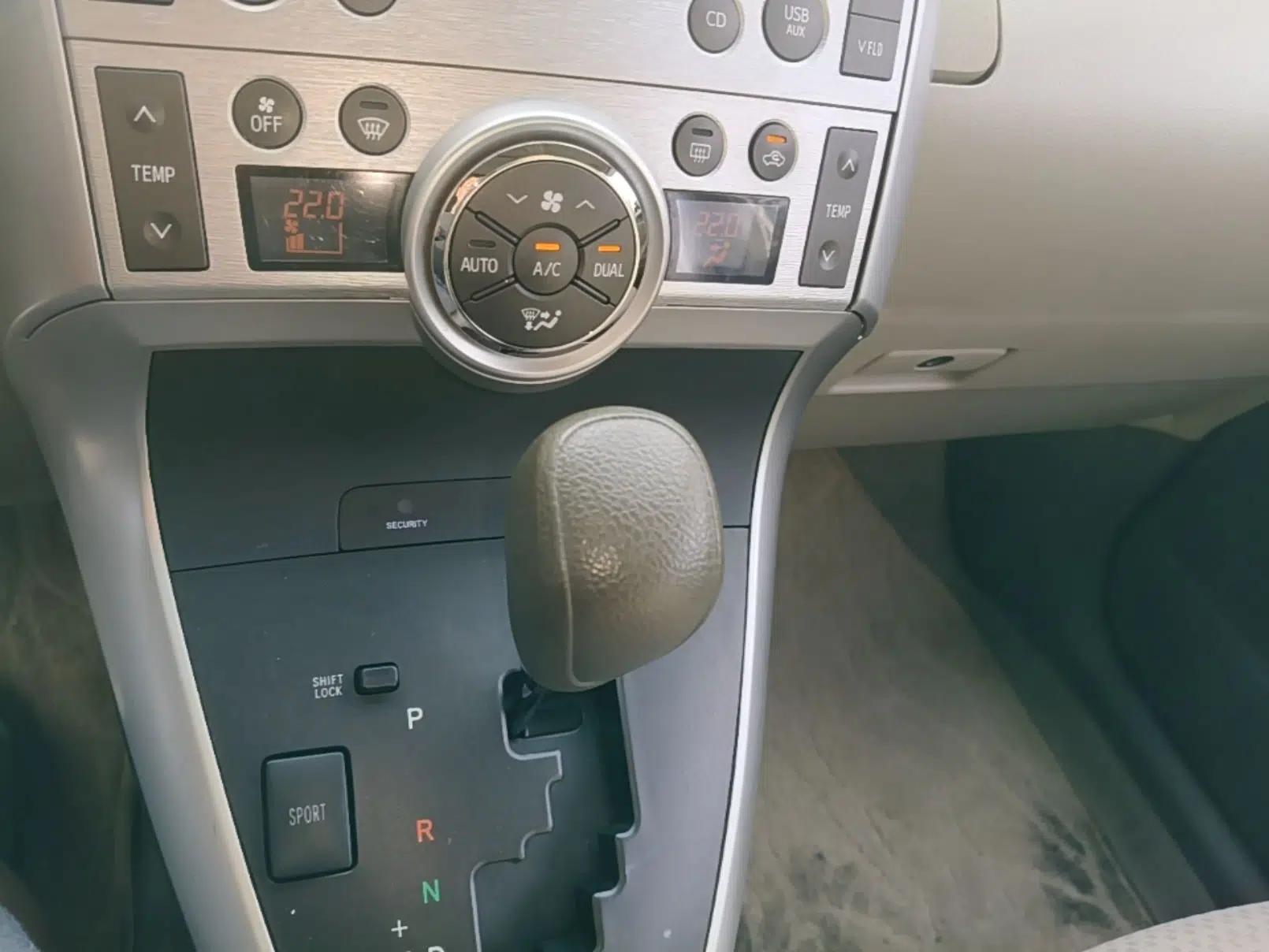 Toyota Verso 2014 Starlight 180G CVT Comfort Edition — миниатюра 17