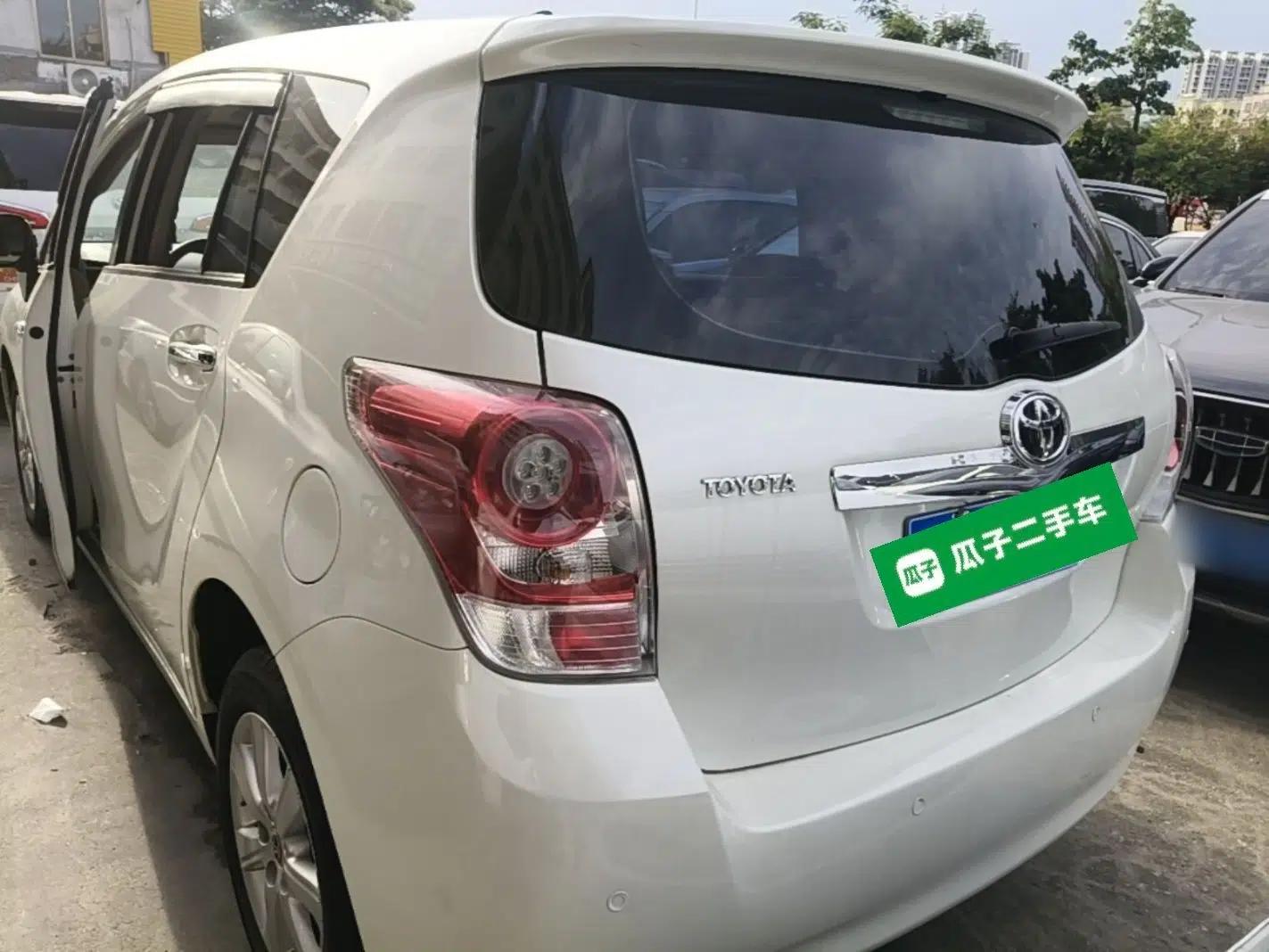 Toyota Verso 2014 Starlight 180G CVT Comfort Edition — миниатюра 4