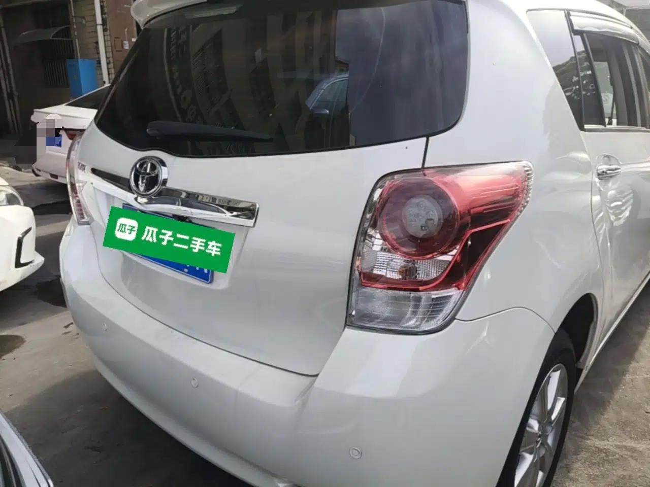 Toyota Verso 2014 Starlight 180G CVT Comfort Edition — миниатюра 6