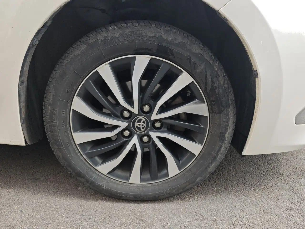 Toyota Corolla Hybrid E+ 2019 1.8L E-CVT Leading Edition — миниатюра 8