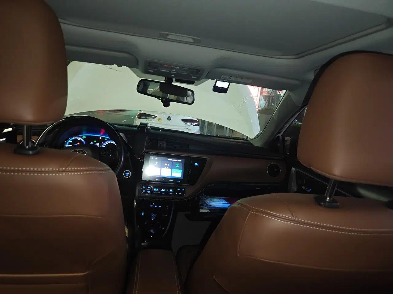 Toyota Corolla Hybrid E+ 2019 1.8L E-CVT Luxury Edition — миниатюра 15