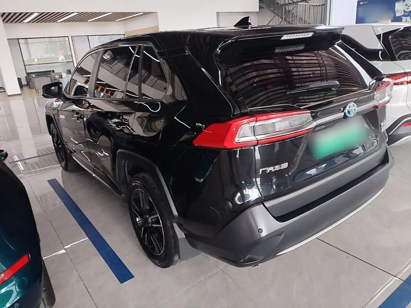 Toyota Wildlander New Energy 2021 High-Performance Edition 2.5L Two-Wheel Drive Powerful Version — миниатюра 4