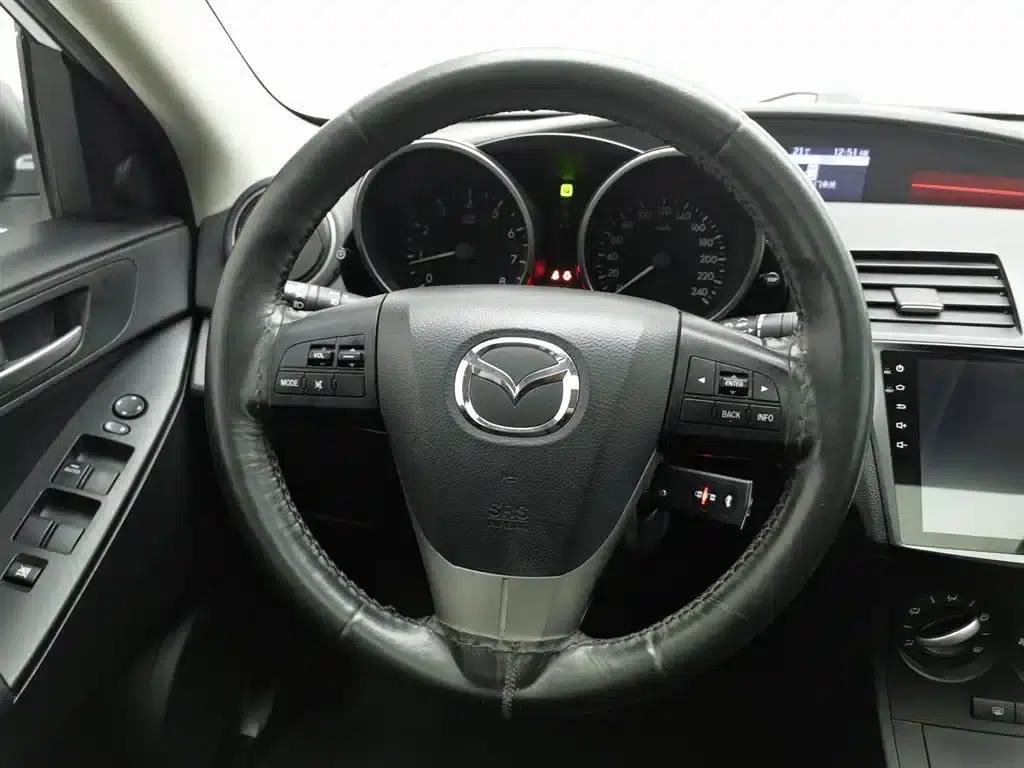 Mazda 3 Axela 2013 Sedan 1.6L Automatic Elite — миниатюра 11