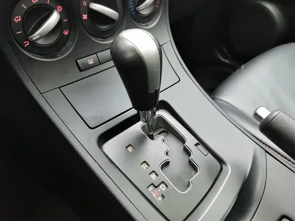 Mazda 3 Axela 2013 Sedan 1.6L Automatic Elite — миниатюра 13