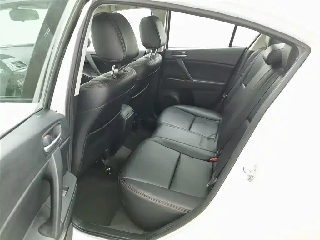 Mazda 3 Axela 2013 Sedan 1.6L Automatic Elite — миниатюра 15