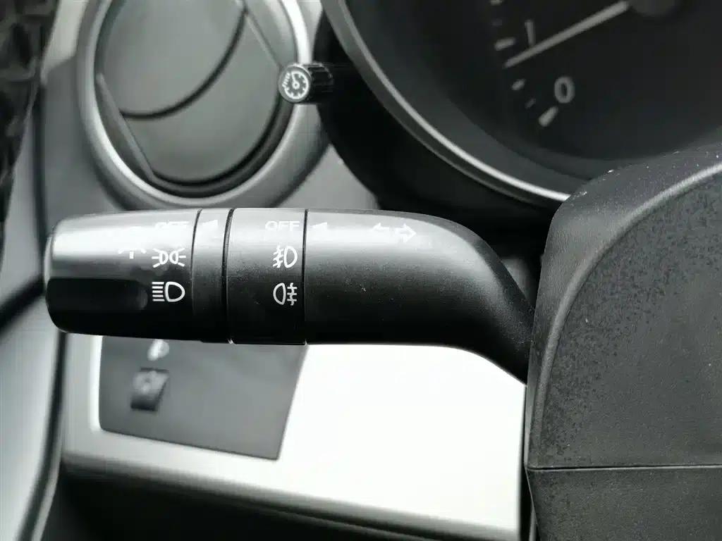 Mazda 3 Axela 2013 Sedan 1.6L Automatic Elite — миниатюра 21