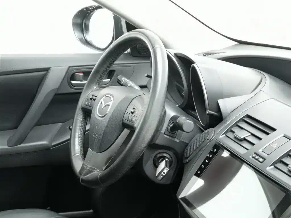 Mazda 3 Axela 2013 Sedan 1.6L Automatic Elite — миниатюра 22