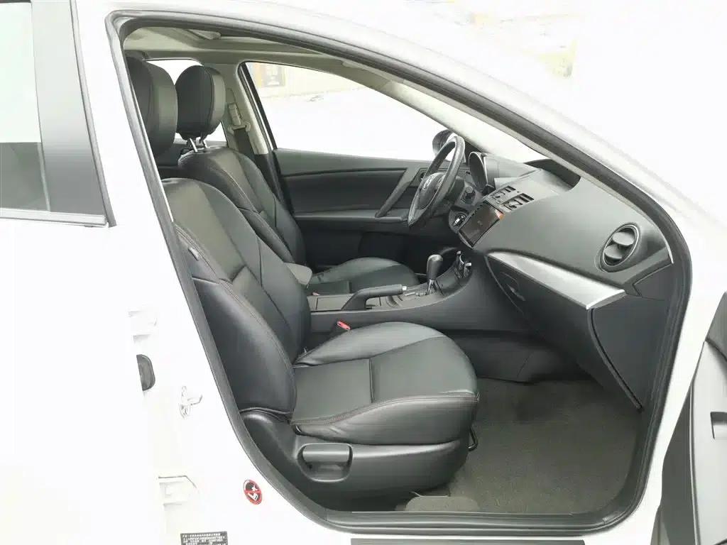 Mazda 3 Axela 2013 Sedan 1.6L Automatic Elite — миниатюра 23