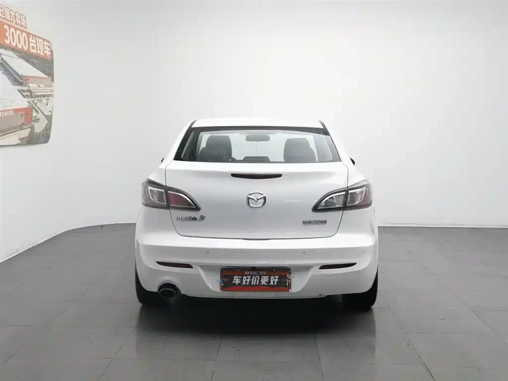 Mazda 3 Axela 2013 Sedan 1.6L Automatic Elite — миниатюра 4