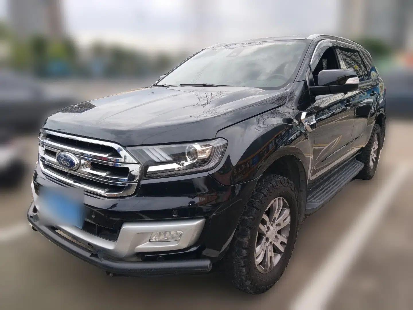 Ford Everest 2017 2.0T Gasoline Automatic 4x4 Luxury Edition 7 Seats — миниатюра 1