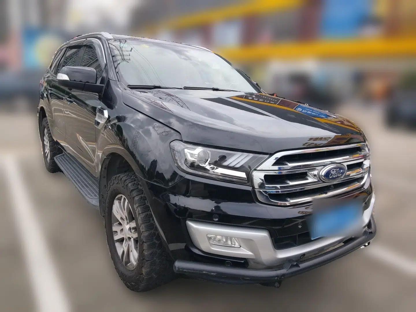 Ford Everest 2017 2.0T Gasoline Automatic 4x4 Luxury Edition 7 Seats — миниатюра 3