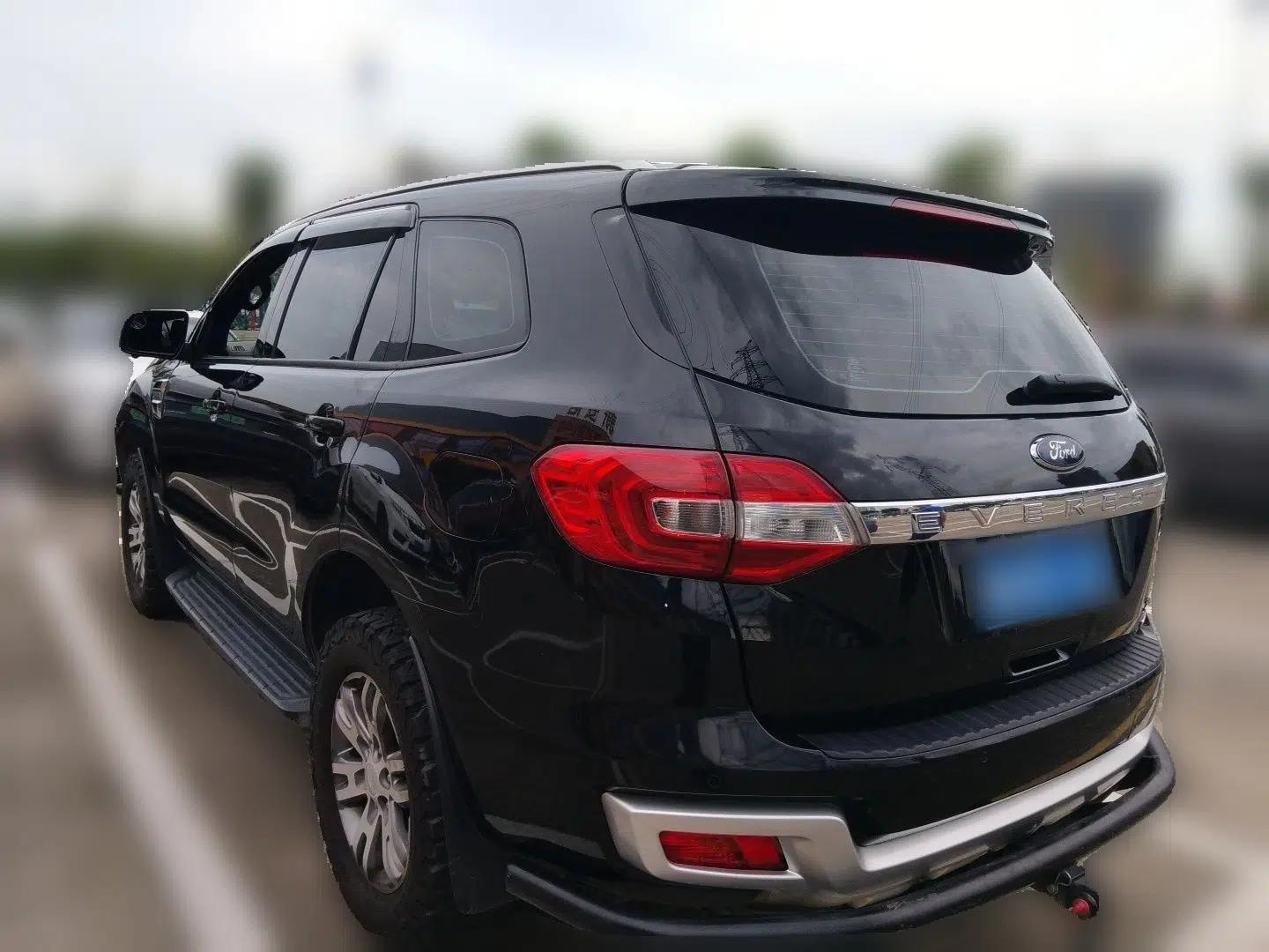 Ford Everest 2017 2.0T Gasoline Automatic 4x4 Luxury Edition 7 Seats — миниатюра 4