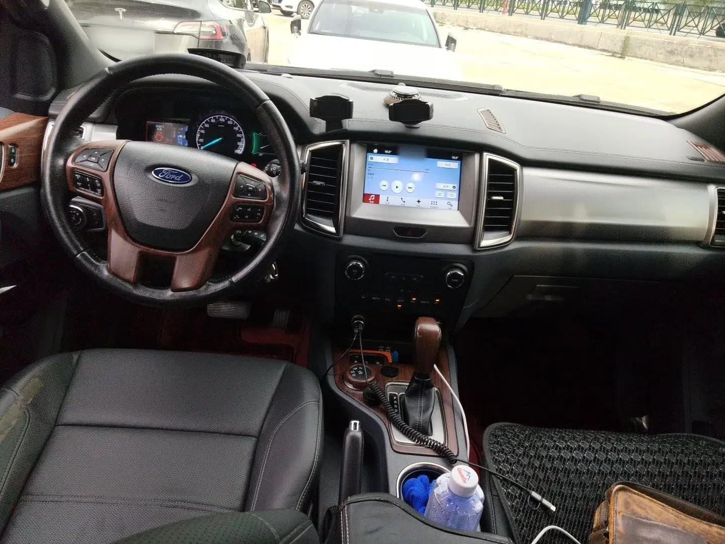Ford Everest 2017 2.0T Gasoline Automatic 4x4 Luxury Edition 7 Seats — миниатюра 10