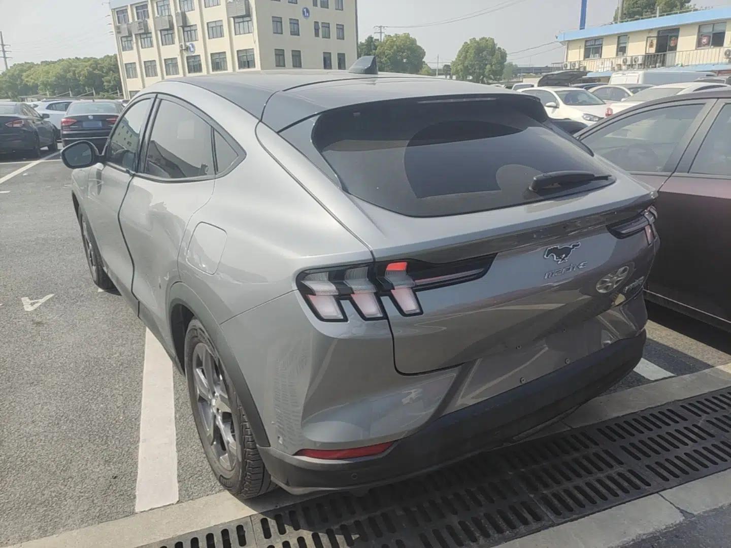 Ford Mustang Mach-E 2021 Leap Edition Rear-Drive Version (Standard Range) — миниатюра 4