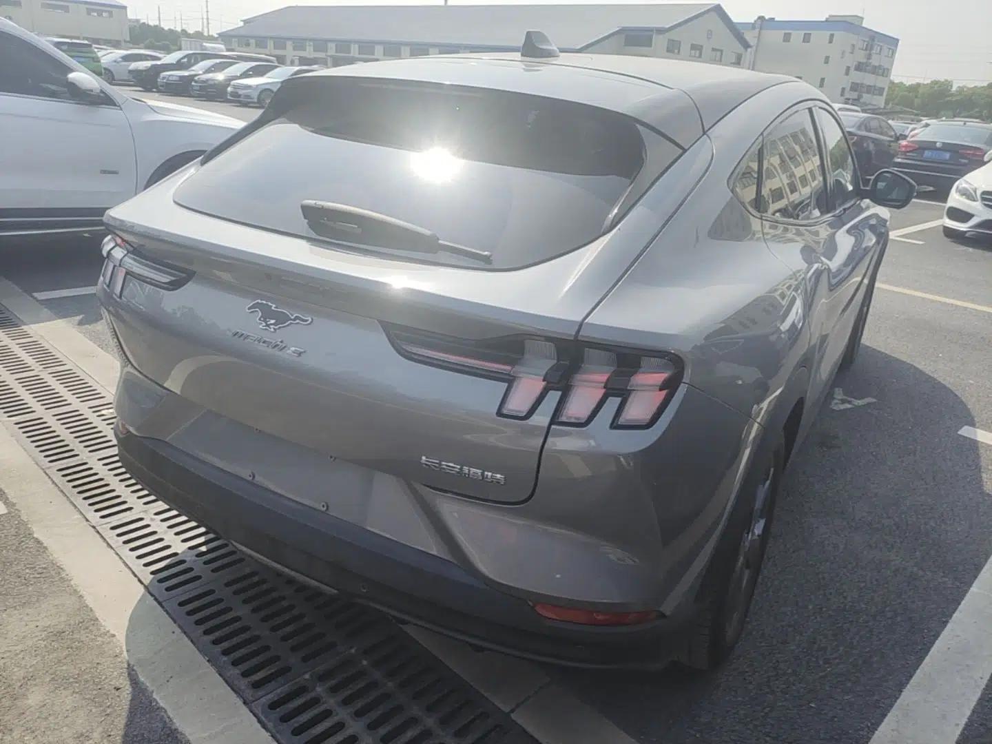 Ford Mustang Mach-E 2021 Leap Edition Rear-Drive Version (Standard Range) — миниатюра 6