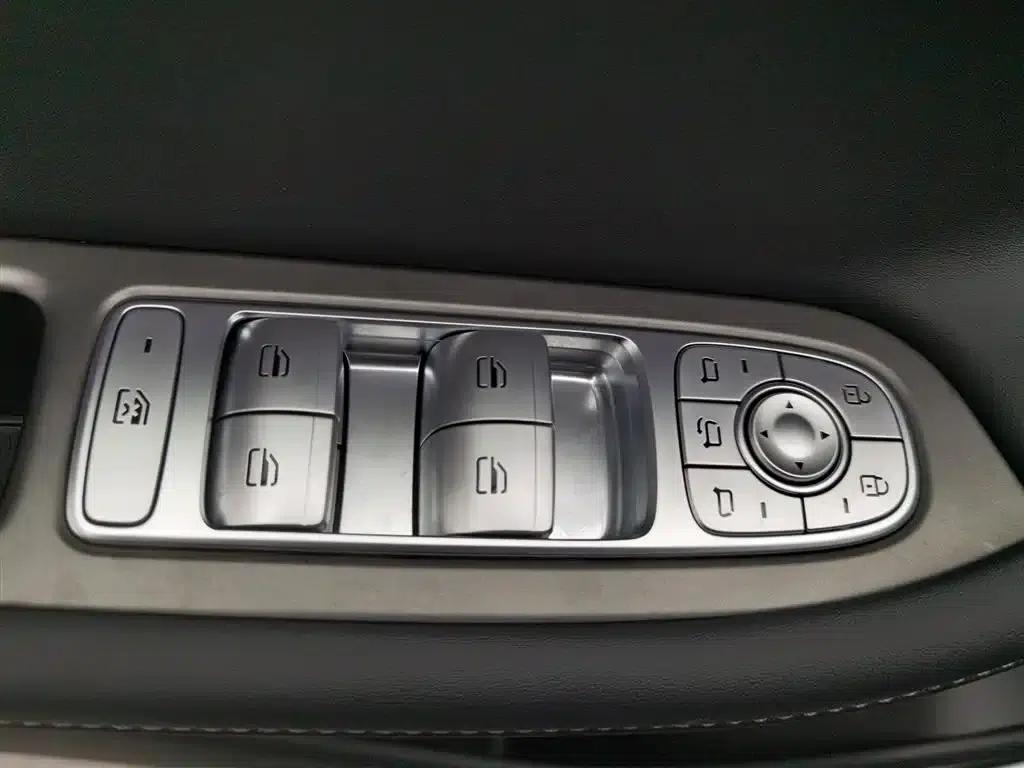Chery Tiggo 7 PLUS 2025 1.6TGDI DCT Premium Edition — миниатюра 9