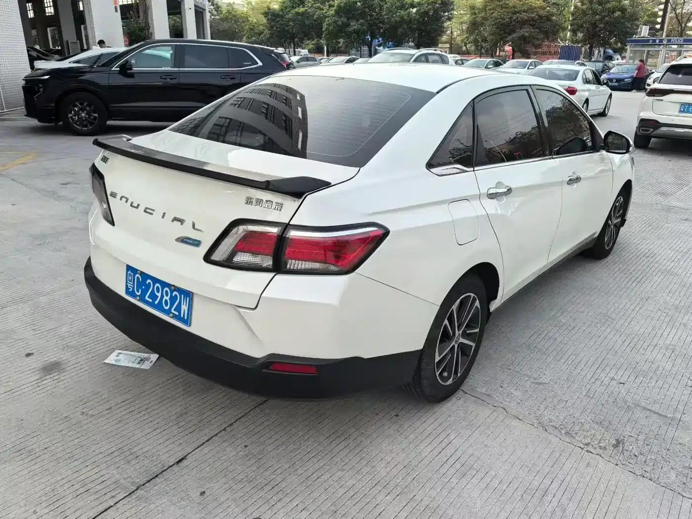 Venucia D60 2018 1.6L CVT Intelligent Elite Edition — миниатюра 2