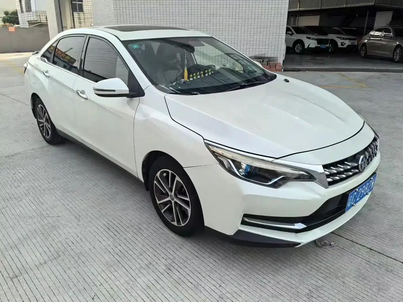 Venucia D60 2018 1.6L CVT Intelligent Elite Edition — миниатюра 4