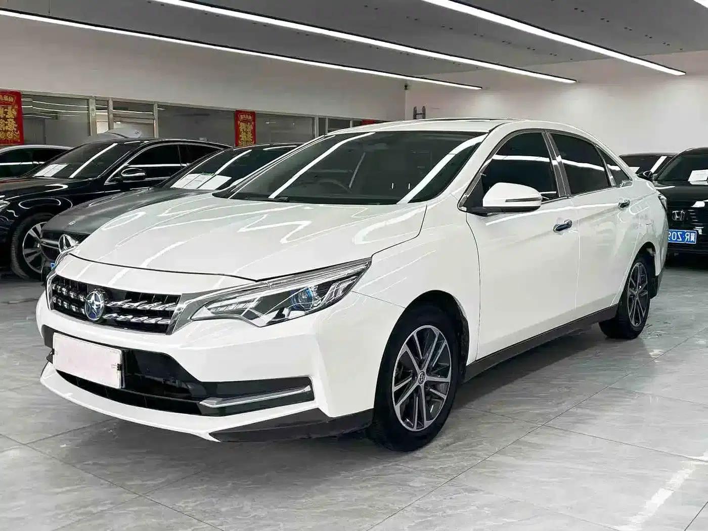Venucia D60 2018 1.6L Manual Intelligent Elite Edition — миниатюра 1