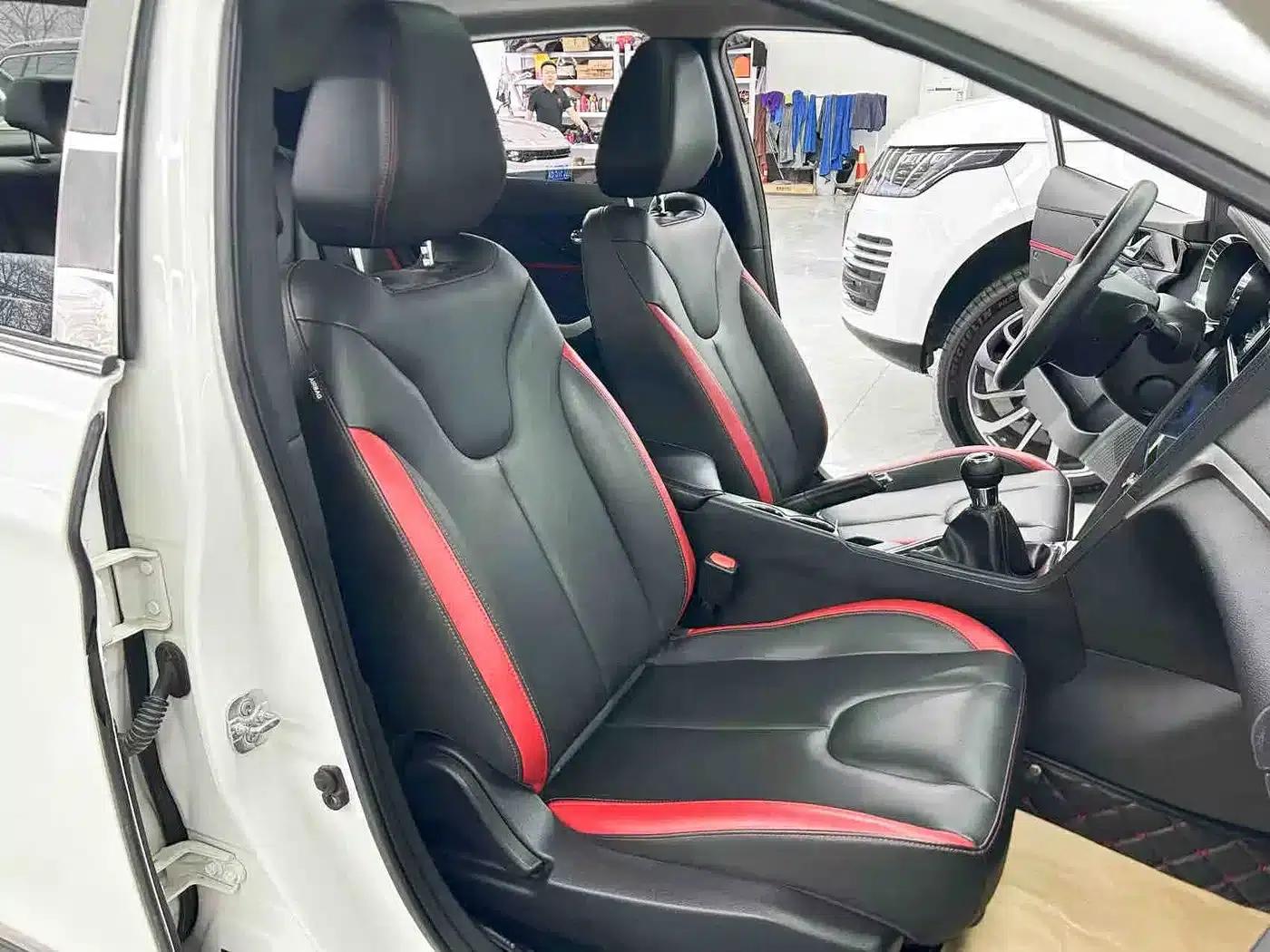 Venucia D60 2018 1.6L Manual Intelligent Elite Edition — миниатюра 12
