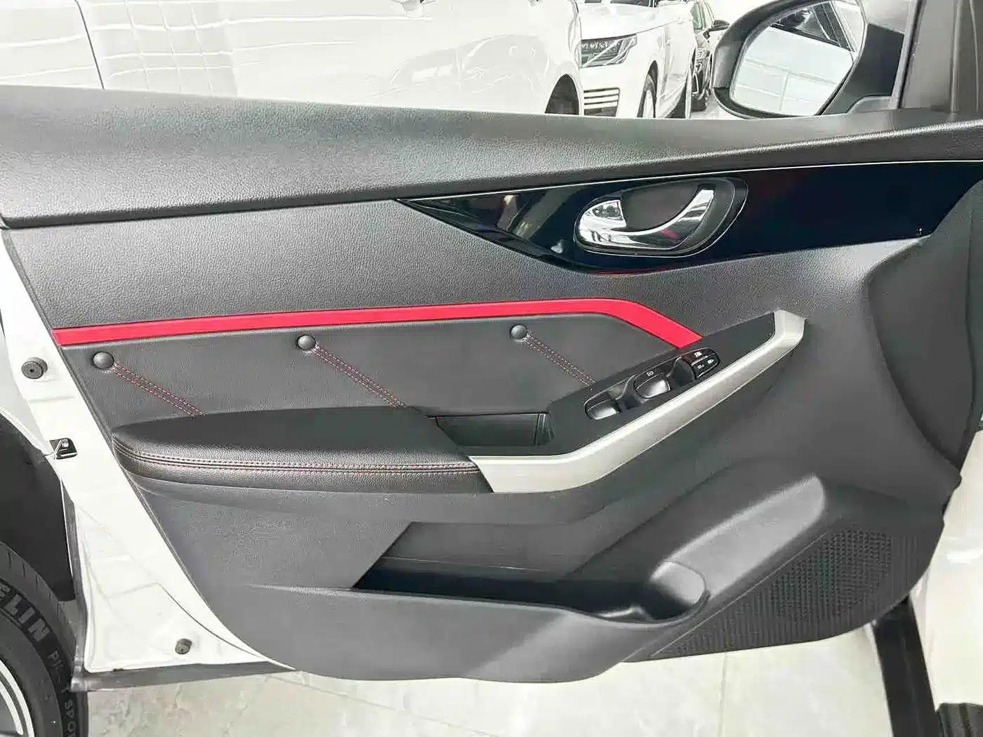 Venucia D60 2018 1.6L Manual Intelligent Elite Edition — миниатюра 14
