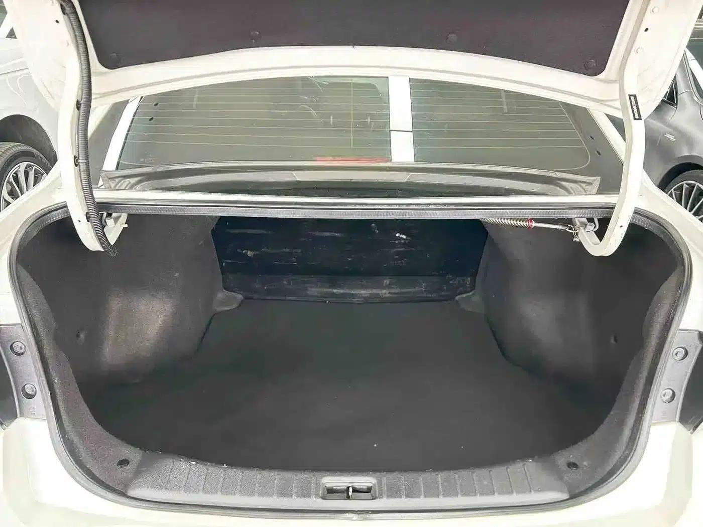 Venucia D60 2018 1.6L Manual Intelligent Elite Edition — миниатюра 18