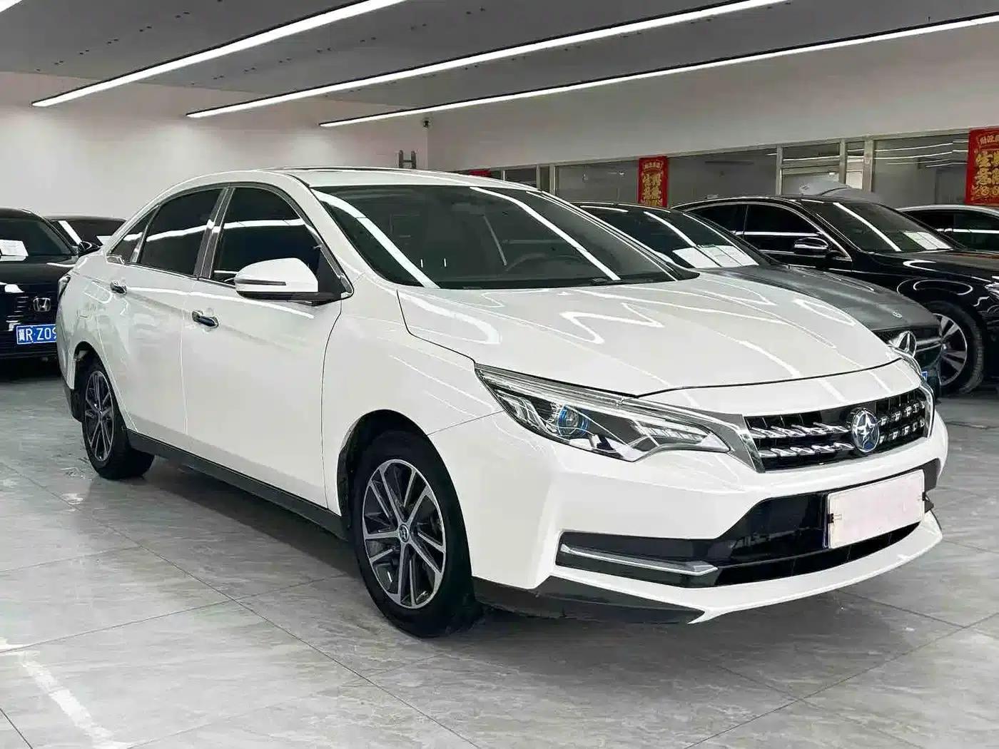 Venucia D60 2018 1.6L Manual Intelligent Elite Edition — миниатюра 3