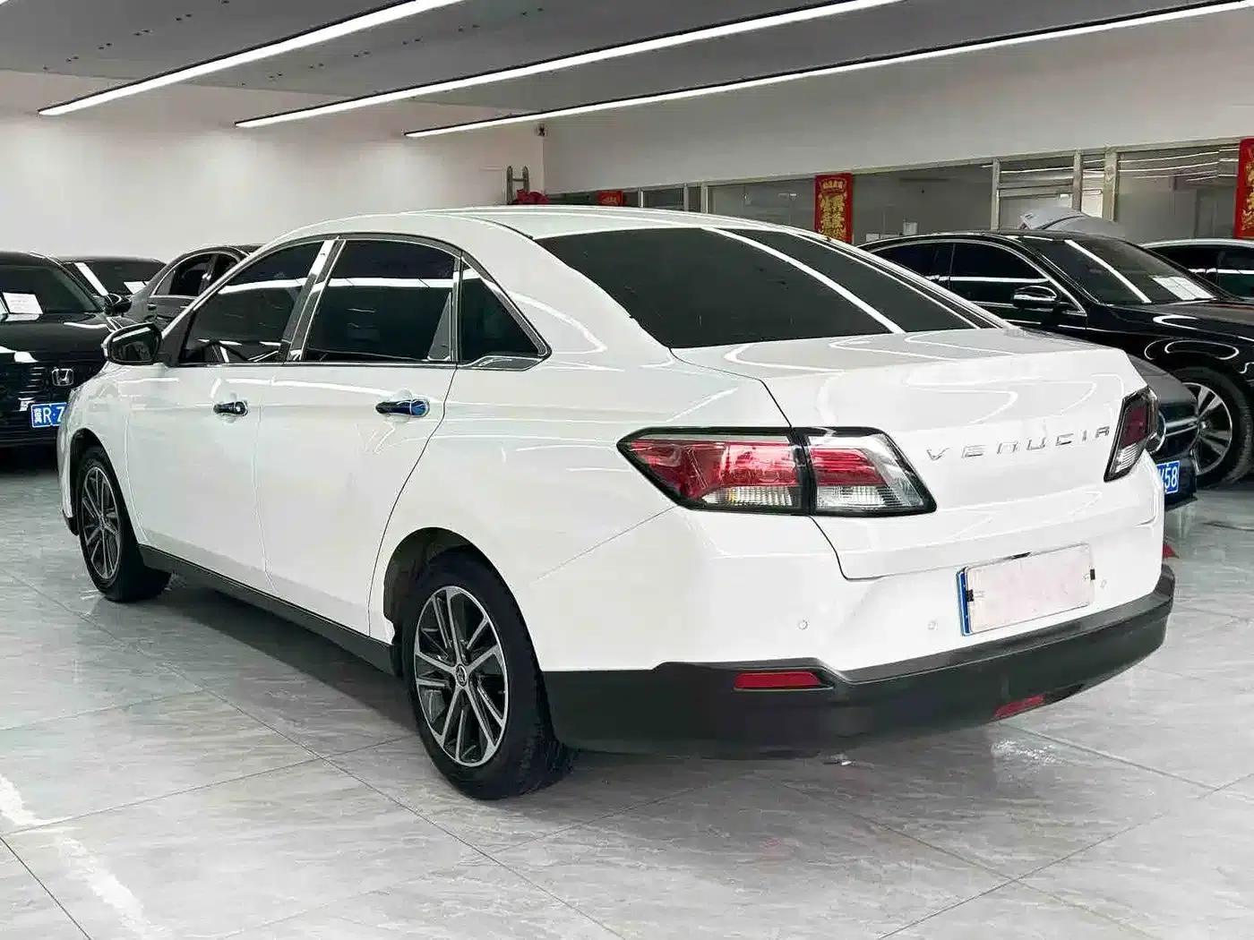 Venucia D60 2018 1.6L Manual Intelligent Elite Edition — миниатюра 6