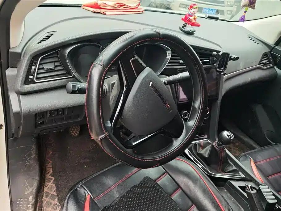 Venucia D60 2021 1.6L Entry Manual Comfort Edition — миниатюра 12