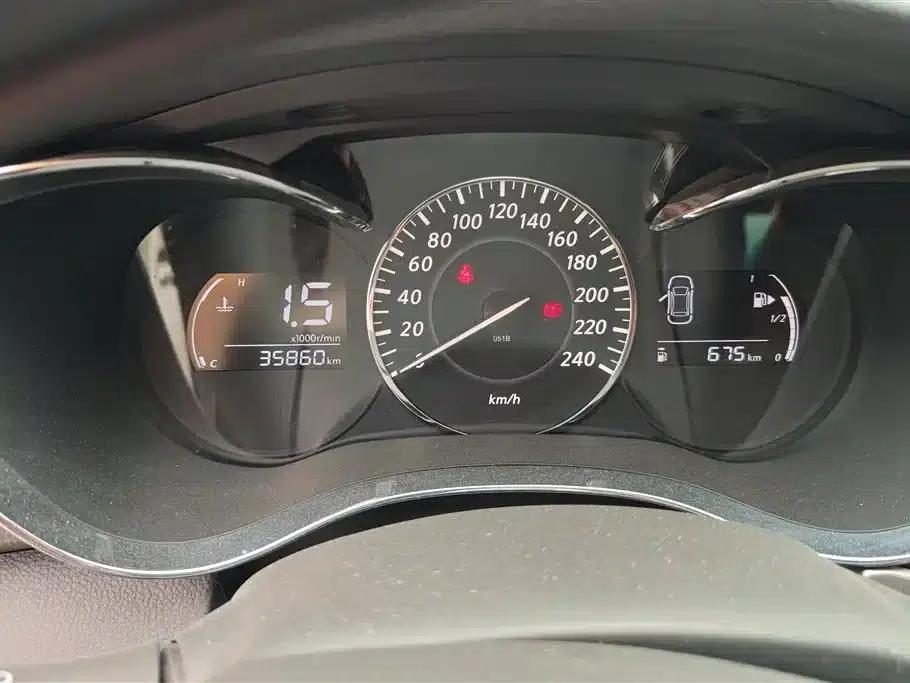 Venucia D60 2021 1.6L Entry Manual Comfort Edition — миниатюра 14