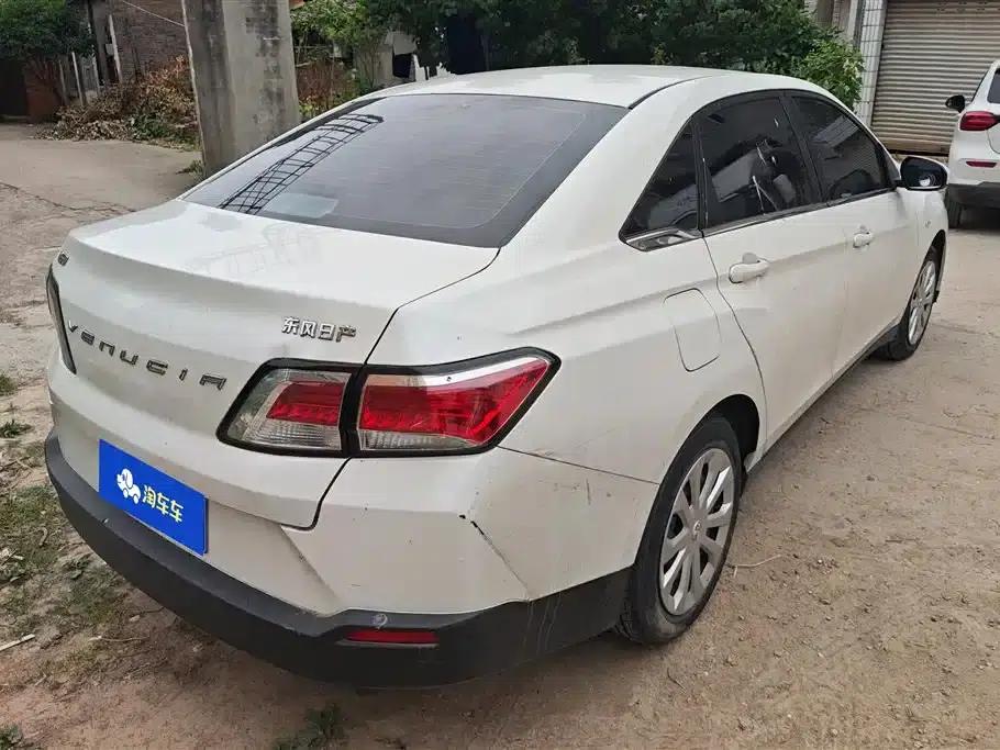 Venucia D60 2021 1.6L Entry Manual Comfort Edition — миниатюра 3