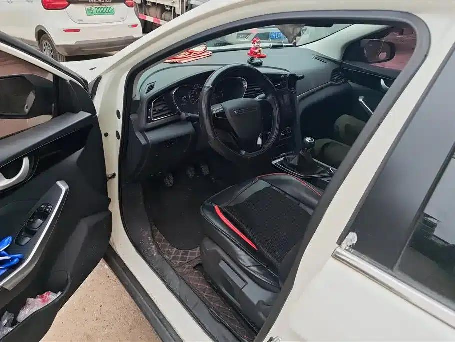 Venucia D60 2021 1.6L Entry Manual Comfort Edition — миниатюра 9
