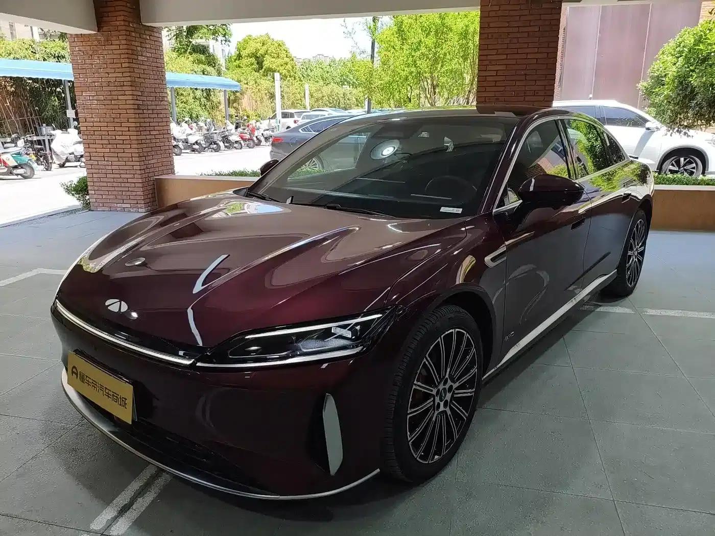 Fengyun A9L 2025 All-Wheel Drive High-Performance Peak Edition — миниатюра 1