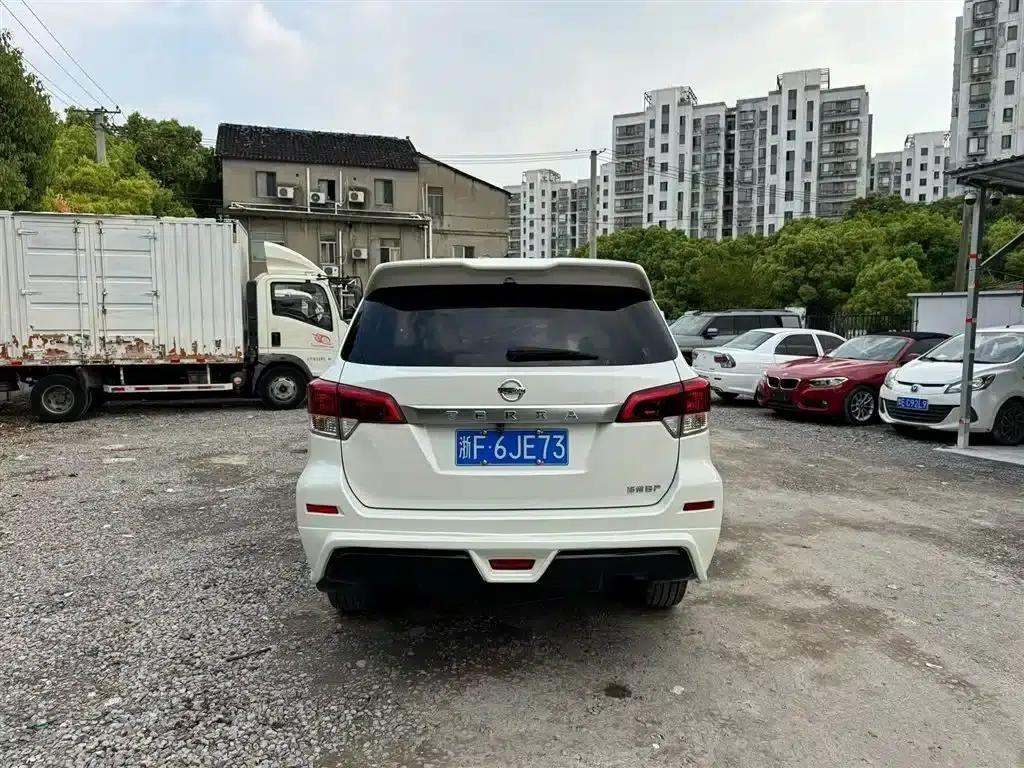 Nissan Terra 2020 2.5L XE Manual 2WD Elite Edition — миниатюра 11