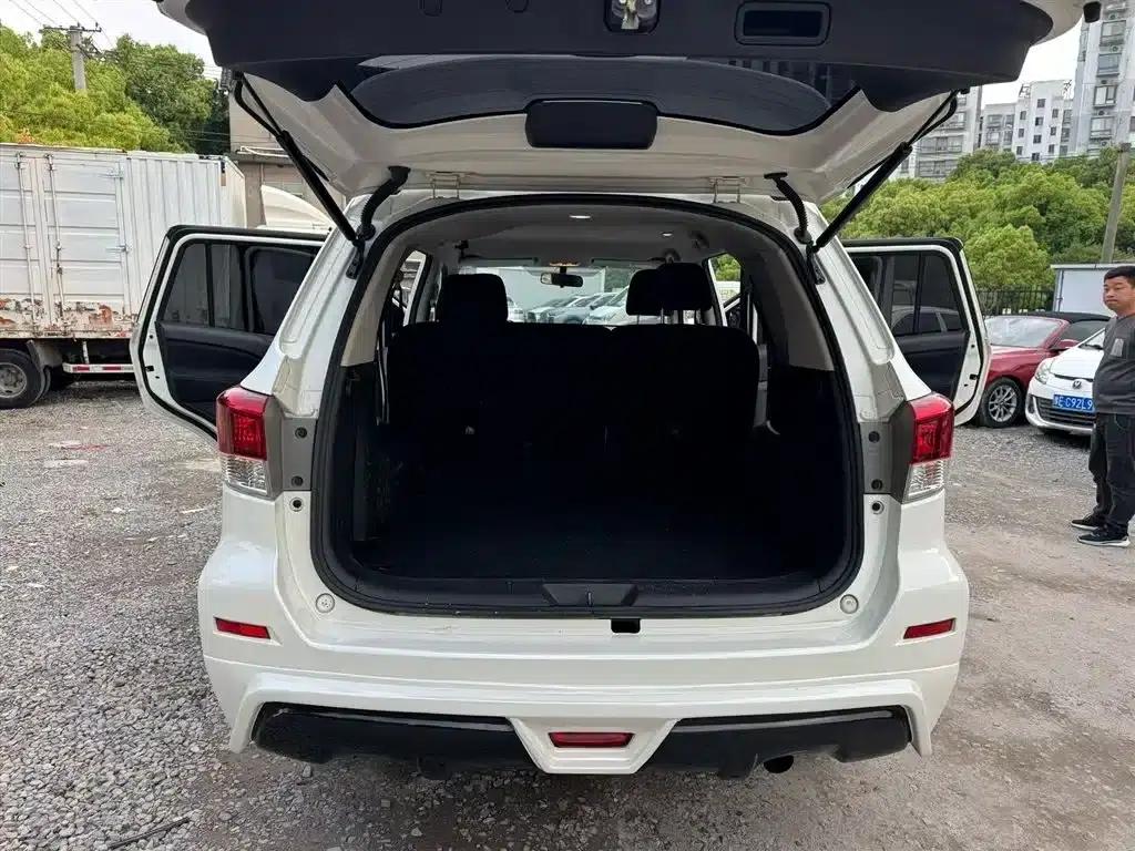 Nissan Terra 2020 2.5L XE Manual 2WD Elite Edition — миниатюра 7
