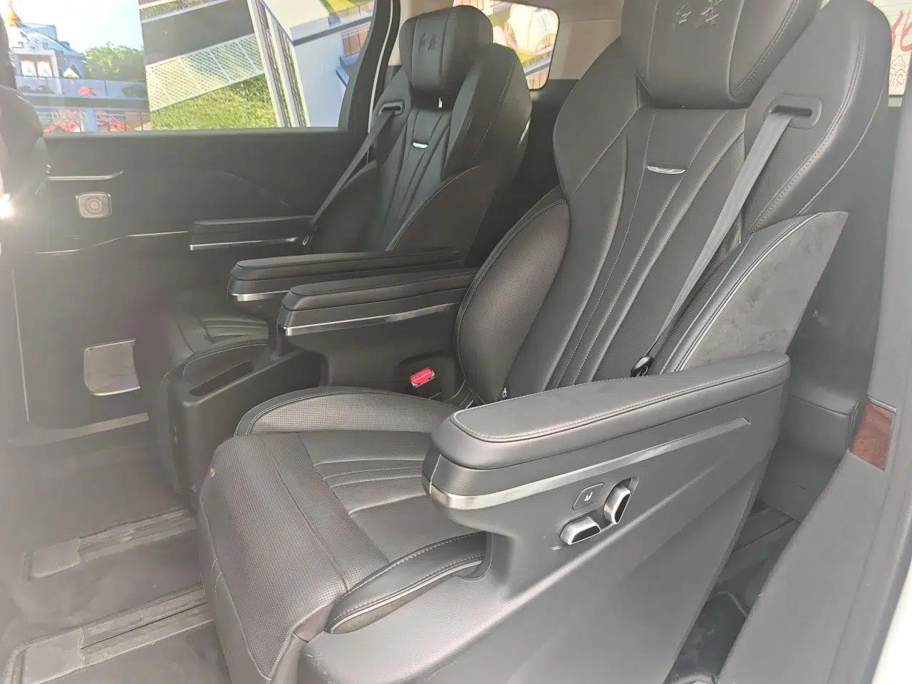 Hongqi HQ9 2023 2.0T Smart Connect Flagship Edition — миниатюра 18