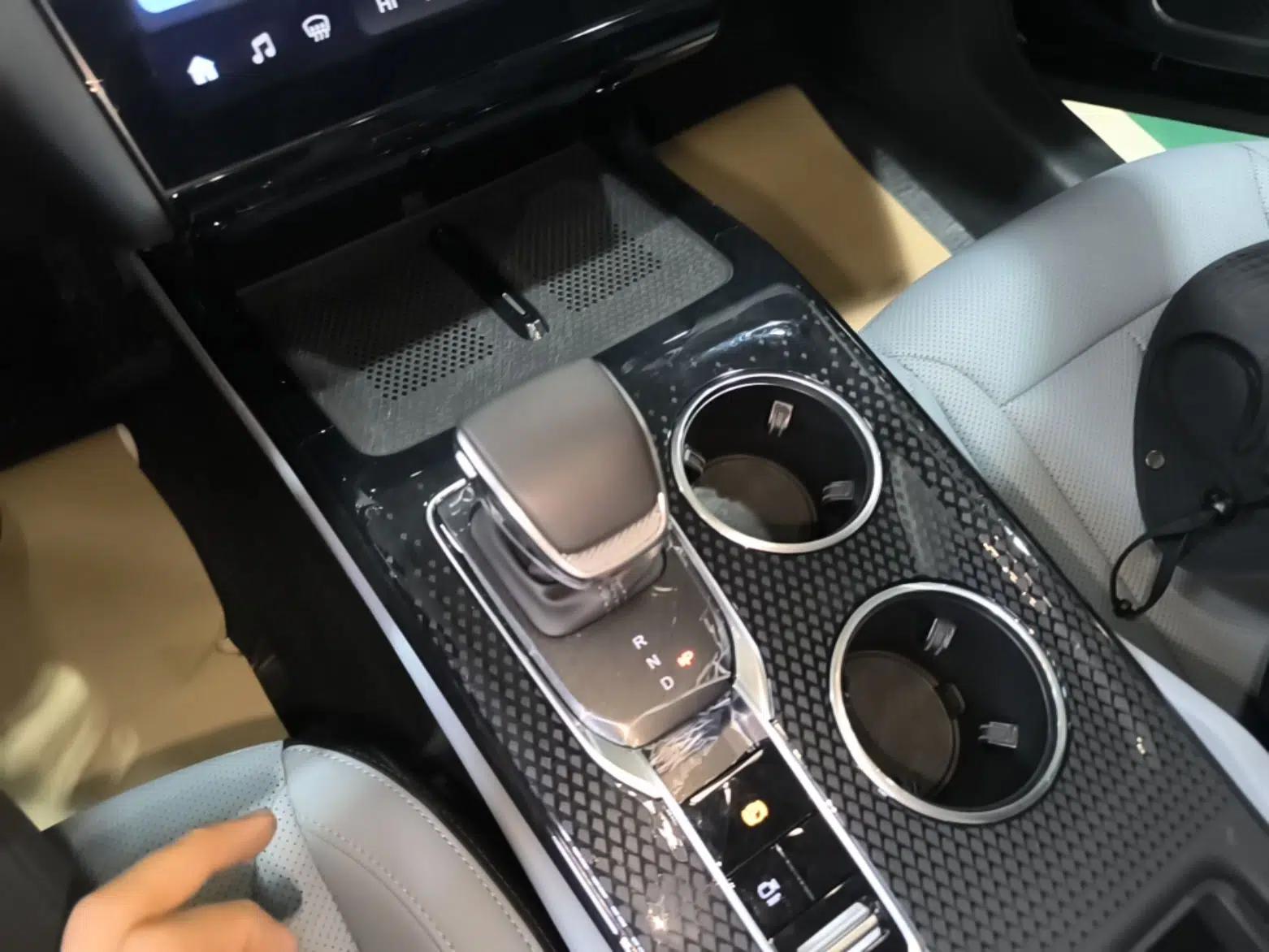 Hongqi HS3 PHEV 2024 PHEV 115km Jingwei Edition — миниатюра 17