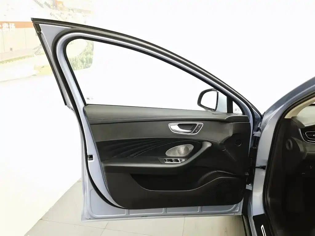 Roewe D7 2023 DMH 125km Premium Edition — миниатюра 8