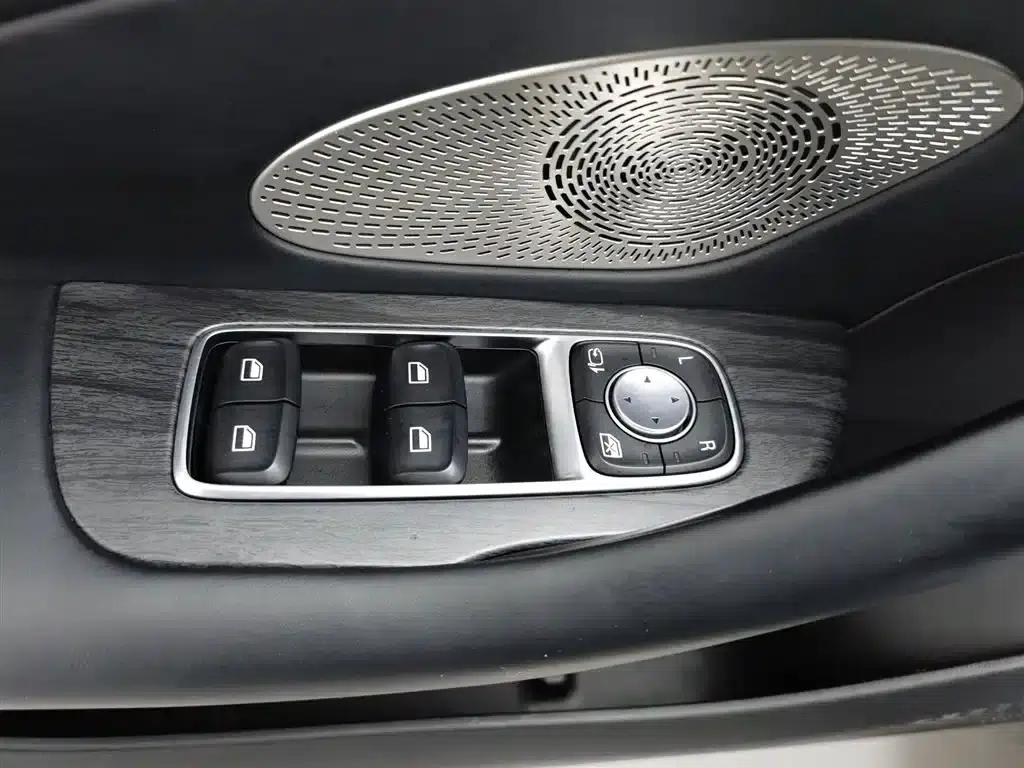Roewe D7 2023 DMH 125km Premium Edition — миниатюра 9