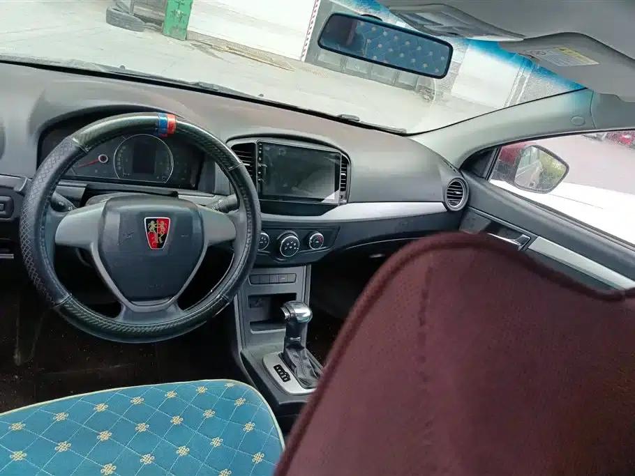 Roewe 350 2015 1.5L Automatic Deluxe Sunroof Edition — миниатюра 12