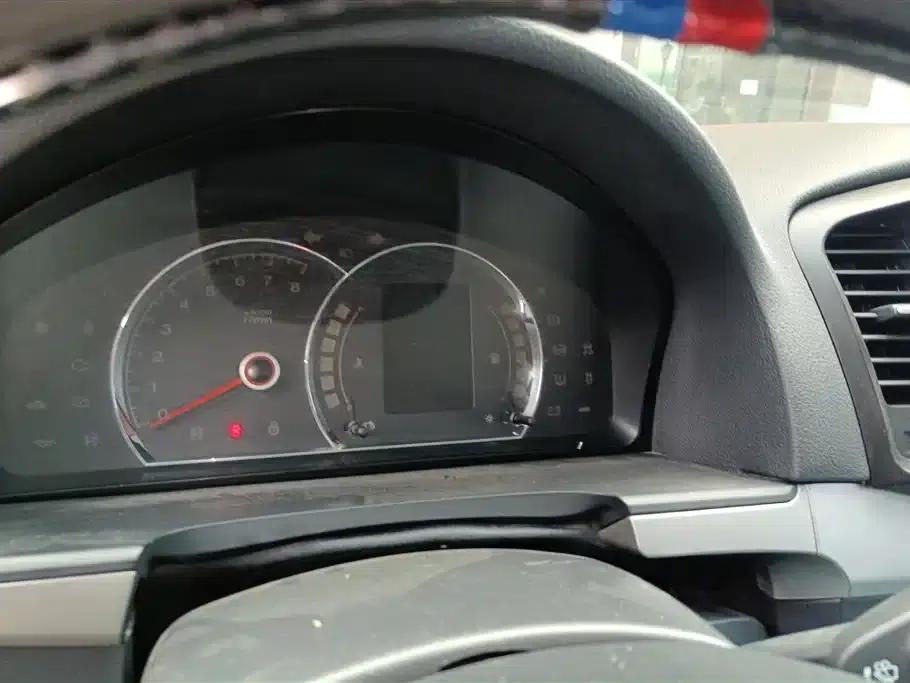 Roewe 350 2015 1.5L Automatic Deluxe Sunroof Edition — миниатюра 14