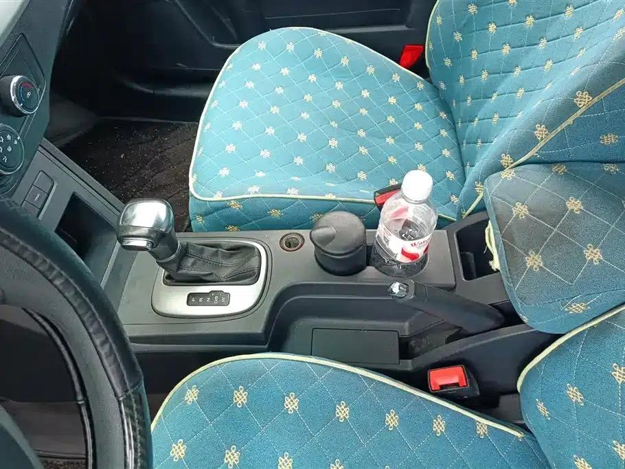 Roewe 350 2015 1.5L Automatic Deluxe Sunroof Edition — миниатюра 16