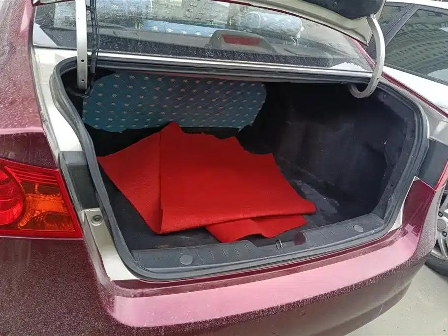 Roewe 350 2015 1.5L Automatic Deluxe Sunroof Edition — миниатюра 4