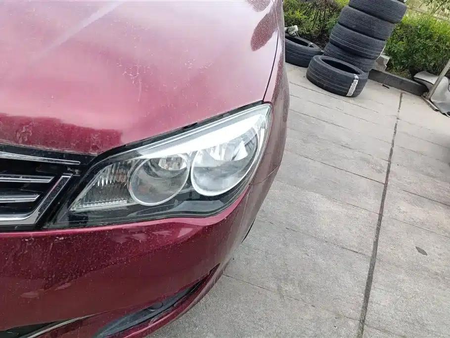 Roewe 350 2015 1.5L Automatic Deluxe Sunroof Edition — миниатюра 5
