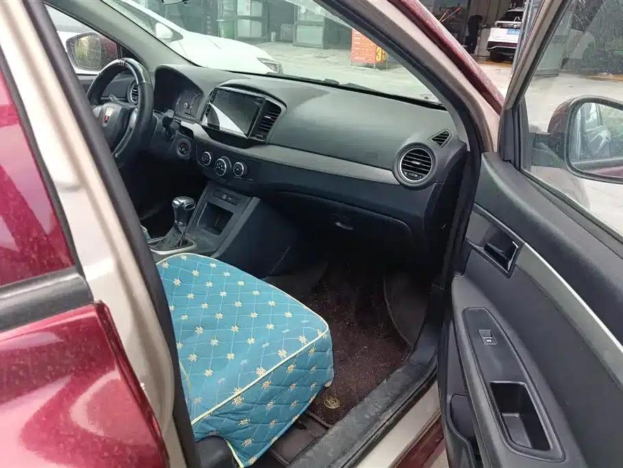 Roewe 350 2015 1.5L Automatic Deluxe Sunroof Edition — миниатюра 8