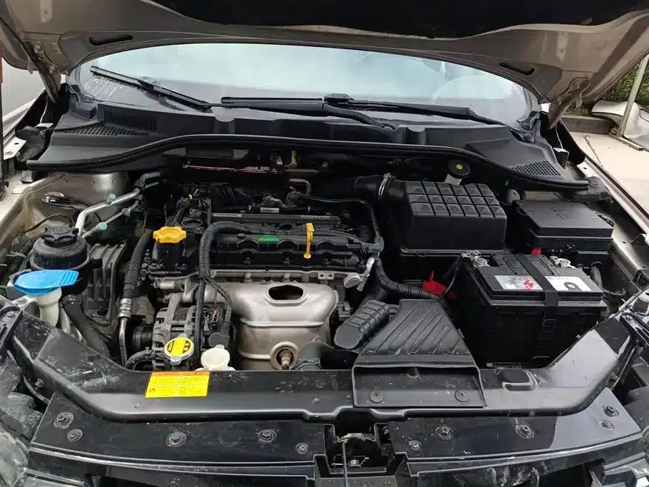 Roewe 350 2015 1.5L Automatic Deluxe Sunroof Edition — миниатюра 10