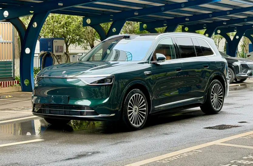 Hima AITO M8 2025 Extended-Range Ultra Version 53.4 kWh 6-Seater Edition — миниатюра 1
